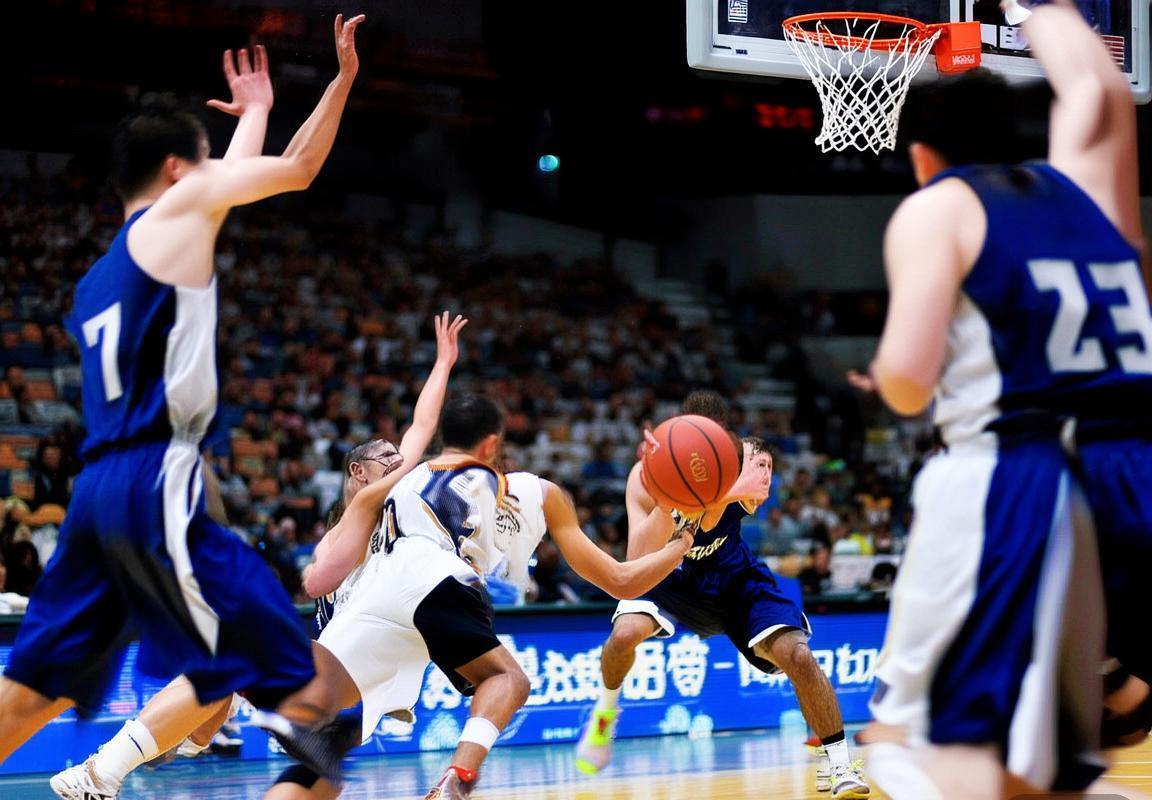 北控男篮VS深圳队巅峰对决：激情碰撞与战术解析(图2)