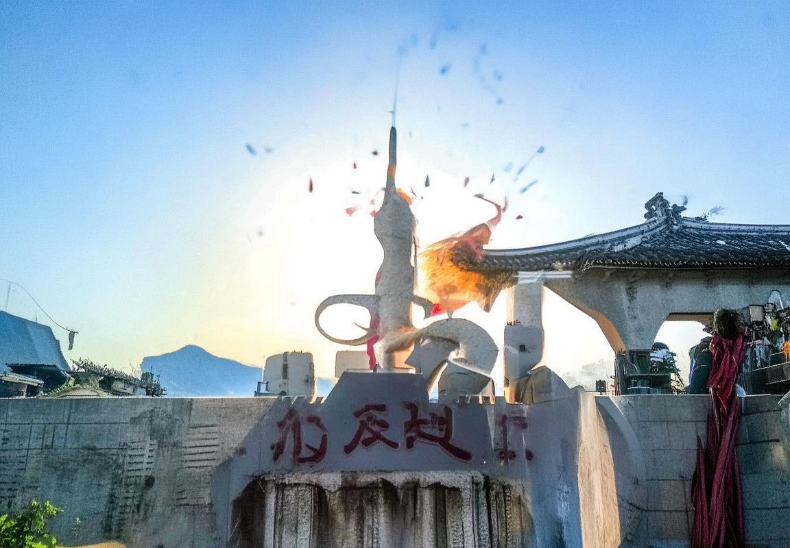 巴塞罗那VS巴黎圣日耳曼：巅峰对决战术解析与精彩瞬间回顾(图3)